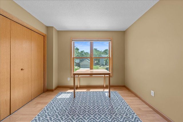 17672 Kettering Trail, Lakeville, MN 55044
