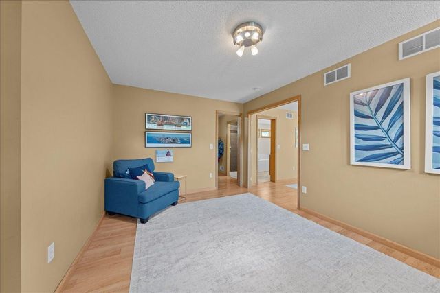 17672 Kettering Trail, Lakeville, MN 55044