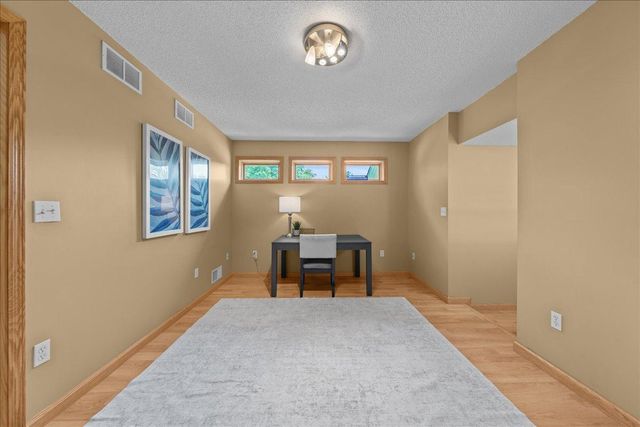 17672 Kettering Trail, Lakeville, MN 55044