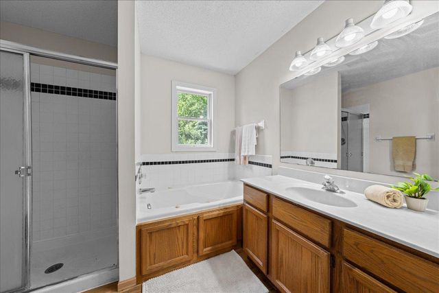 17672 Kettering Trail, Lakeville, MN 55044