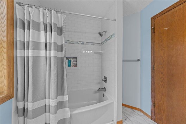17672 Kettering Trail, Lakeville, MN 55044