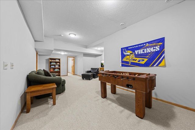 17672 Kettering Trail, Lakeville, MN 55044