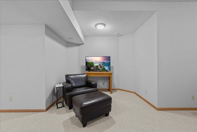 17672 Kettering Trail, Lakeville, MN 55044