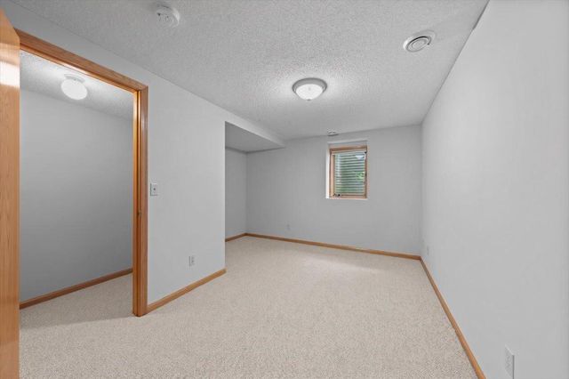 17672 Kettering Trail, Lakeville, MN 55044