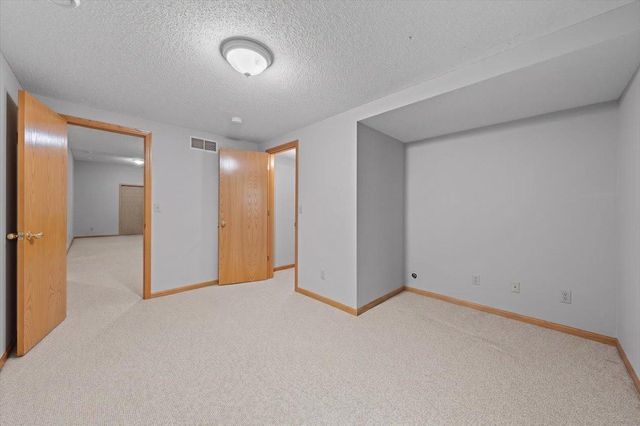 17672 Kettering Trail, Lakeville, MN 55044