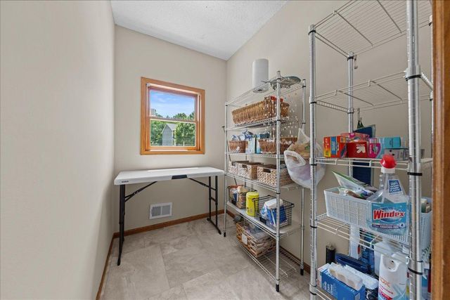 17672 Kettering Trail, Lakeville, MN 55044