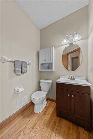 17672 Kettering Trail, Lakeville, MN 55044