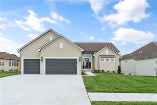 1504 NE Stewart Place, Lee's Summit, MO 64064