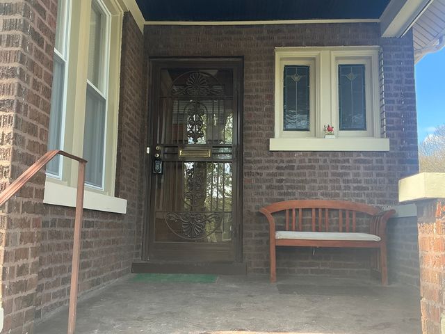 8042 S Bennett Avenue, Chicago, IL 60617