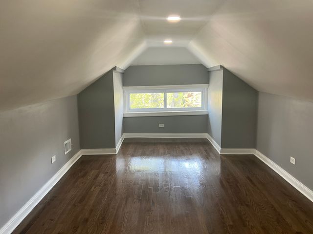 8042 S Bennett Avenue, Chicago, IL 60617