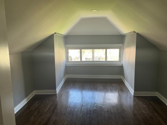 8042 S Bennett Avenue, Chicago, IL 60617