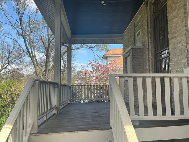 8042 S Bennett Avenue, Chicago, IL 60617