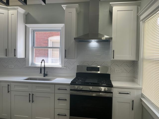 8042 S Bennett Avenue, Chicago, IL 60617
