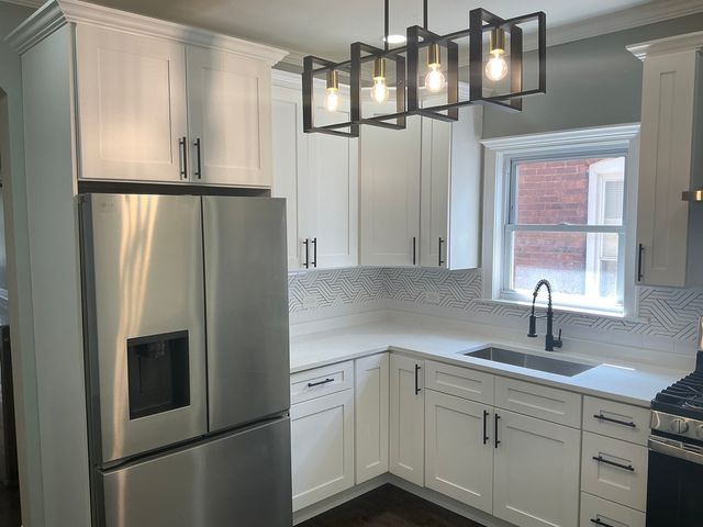 8042 S Bennett Avenue, Chicago, IL 60617