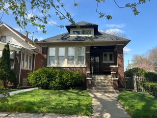 8042 S Bennett Avenue, Chicago, IL 60617