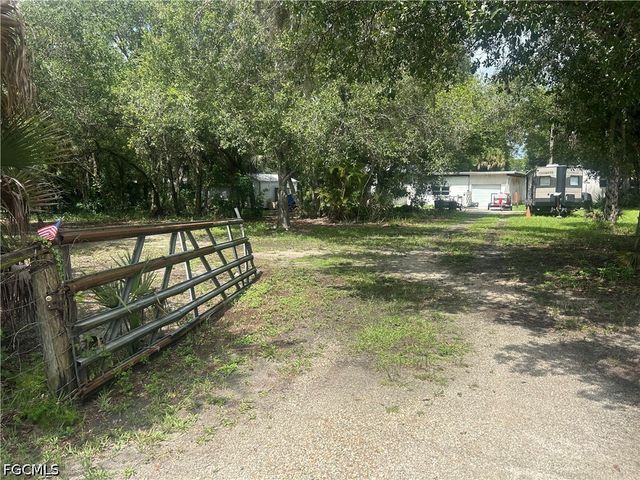 18595 Palm Creek DR 601, North Fort Myers, FL 33917