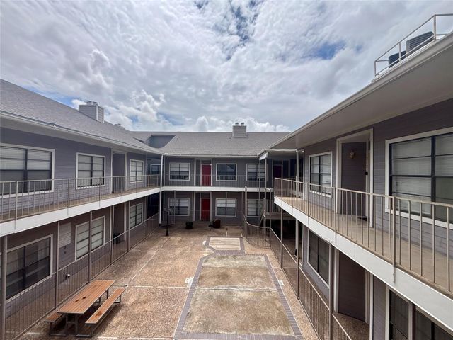 915 W 23rd ST 206, Austin, TX 78705