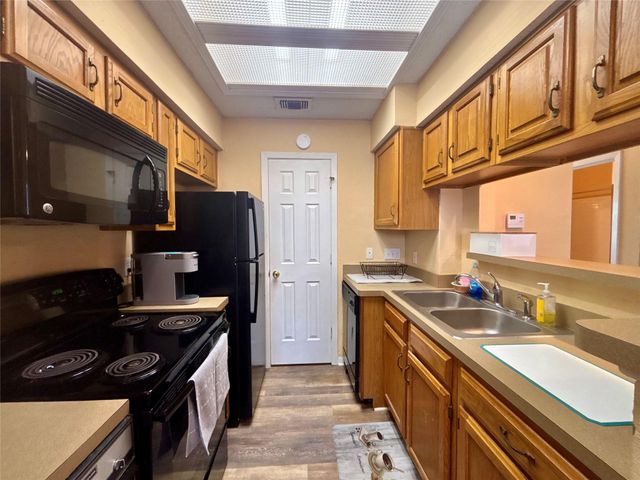 915 W 23rd ST 206, Austin, TX 78705
