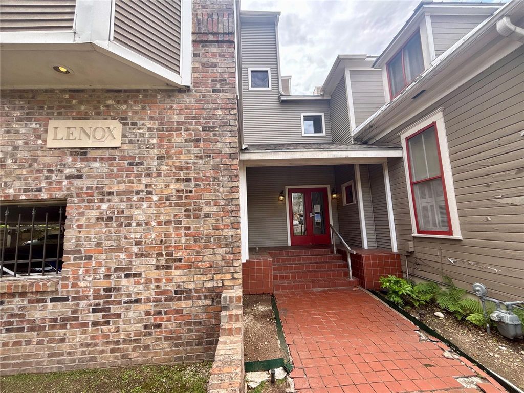 915 W 23rd ST 206, Austin, TX 78705