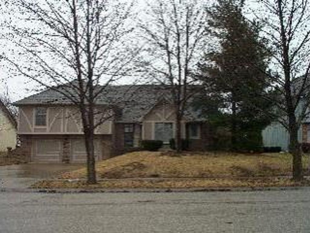 11683 GRANT Drive, Overland Park, KS 66210