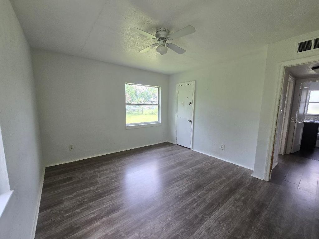 Image 16 of property listing at 5762 DOGWOOD DRIVE, Orlando, FL 32807
