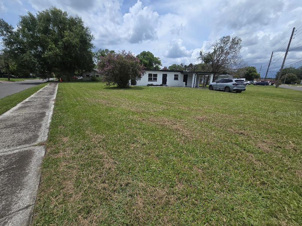 Image 4 of property listing at 5762 DOGWOOD DRIVE, Orlando, FL 32807