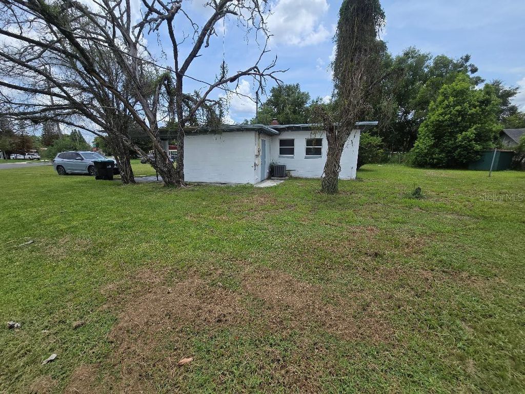 Image 5 of property listing at 5762 DOGWOOD DRIVE, Orlando, FL 32807