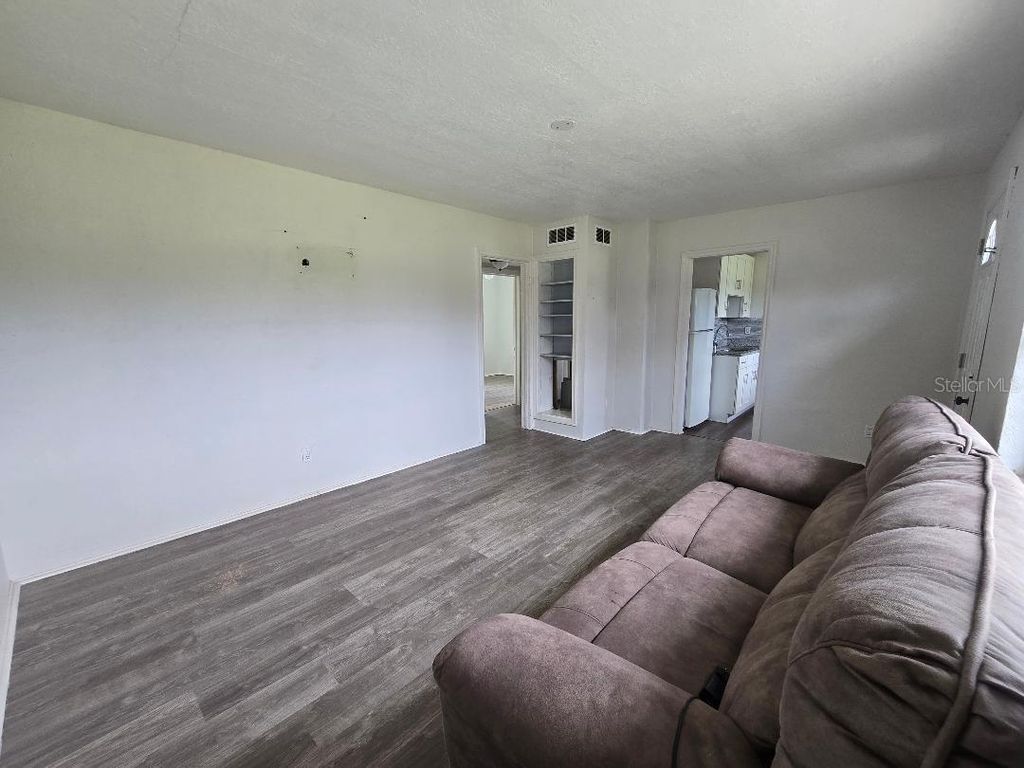 Image 8 of property listing at 5762 DOGWOOD DRIVE, Orlando, FL 32807