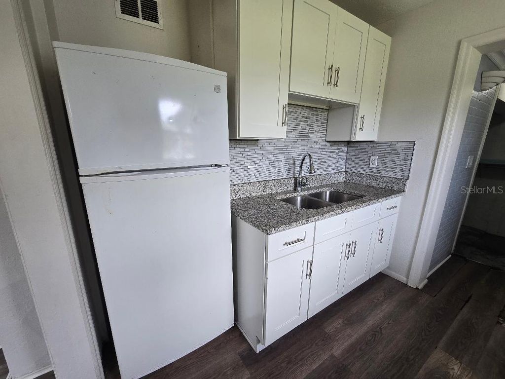 Image 10 of property listing at 5762 DOGWOOD DRIVE, Orlando, FL 32807