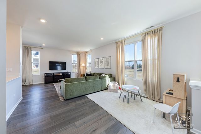 4122 Chelsea Manor Circle, Aurora, IL 60504