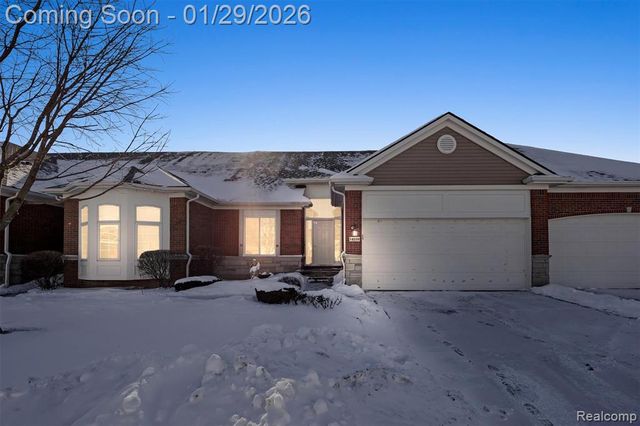 14728 Kings Mill Drive, Utica, MI 48315
