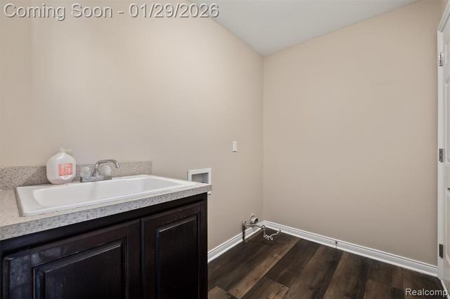 14728 Kings Mill Drive, Utica, MI 48315