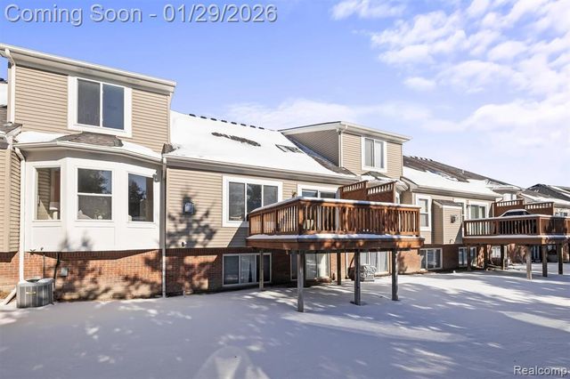 14728 Kings Mill Drive, Utica, MI 48315