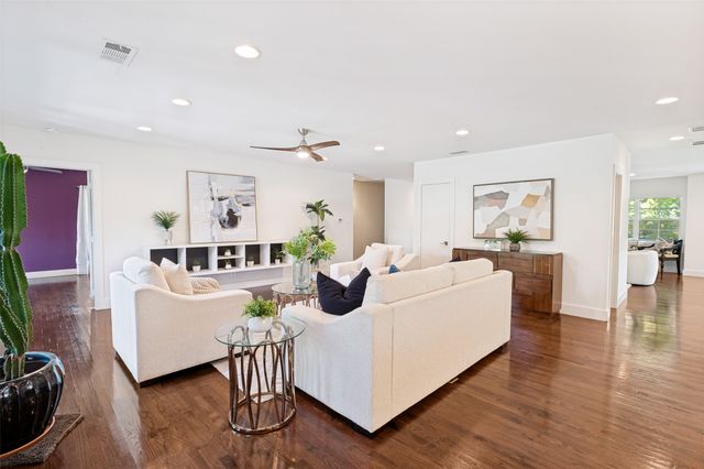 1518 Oak Knoll Street, Dallas, TX 75208