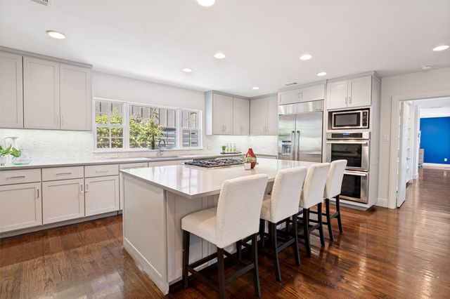 1518 Oak Knoll Street, Dallas, TX 75208