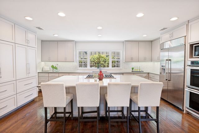 1518 Oak Knoll Street, Dallas, TX 75208