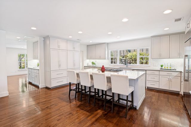 1518 Oak Knoll Street, Dallas, TX 75208