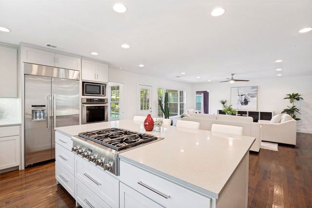 1518 Oak Knoll Street, Dallas, TX 75208