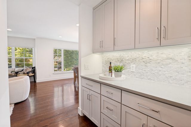 1518 Oak Knoll Street, Dallas, TX 75208