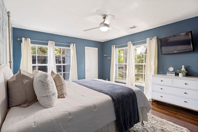 1518 Oak Knoll Street, Dallas, TX 75208