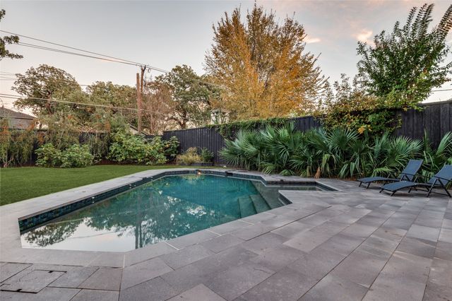 1518 Oak Knoll Street, Dallas, TX 75208