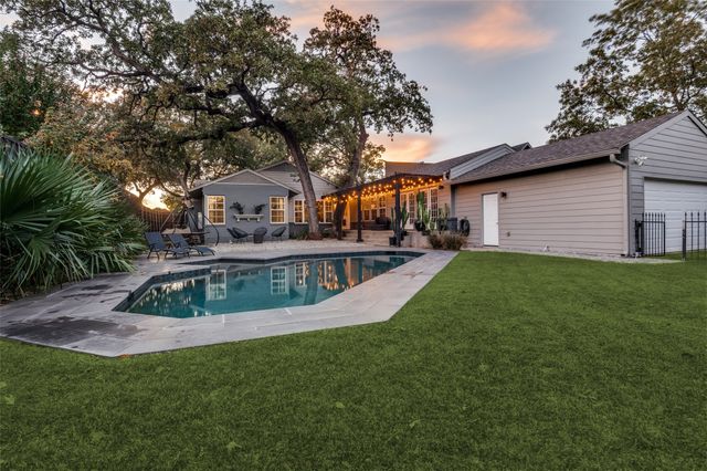 1518 Oak Knoll Street, Dallas, TX 75208