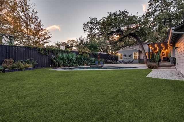 1518 Oak Knoll Street, Dallas, TX 75208