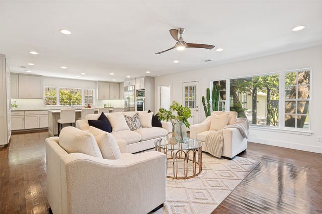 1518 Oak Knoll Street, Dallas, TX 75208