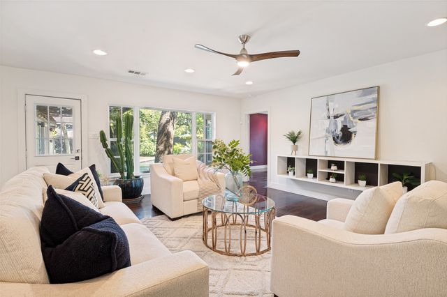 1518 Oak Knoll Street, Dallas, TX 75208