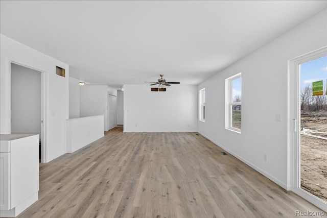 3150 Daisy Way, Burton, MI 48519