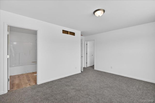3150 Daisy Way, Burton, MI 48519