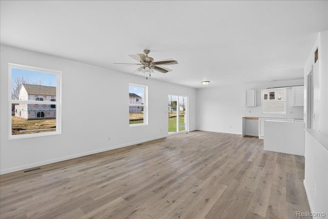 3150 Daisy Way, Burton, MI 48519