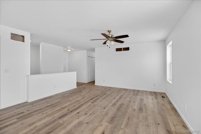 3150 Daisy Way, Burton, MI 48519