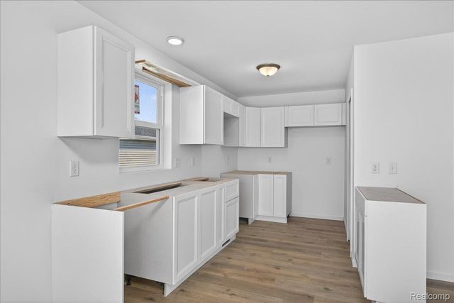 3150 Daisy Way, Burton, MI 48519